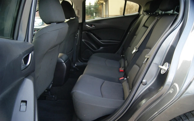 Mazda 3 cena 51900 przebieg: 105000, rok produkcji 2017 z Szczecin małe 781